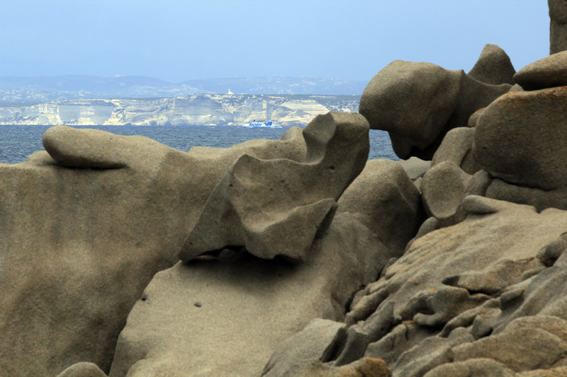 2016-05-02_124639 sardinien-2016.jpg - Wanderung am Capo Test - Blick zu den Kalkfelsen von Bonifacio